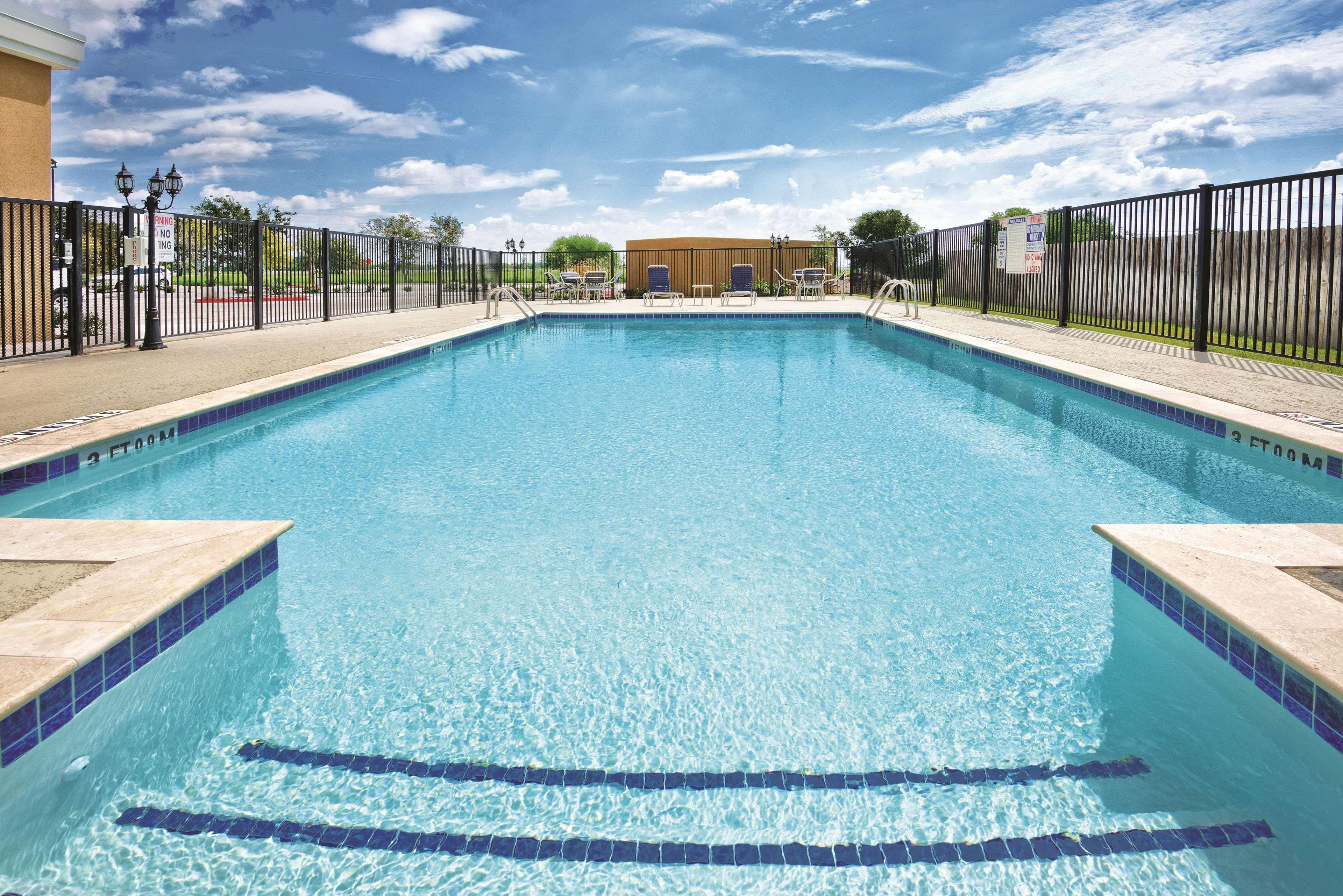 Готель La Quinta By Wyndham Victoria - South Екстер'єр фото